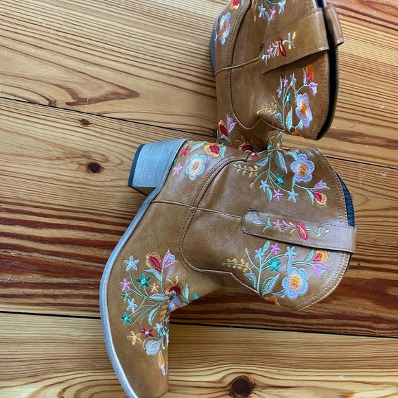 Ladies boots - Picture 9 of 11